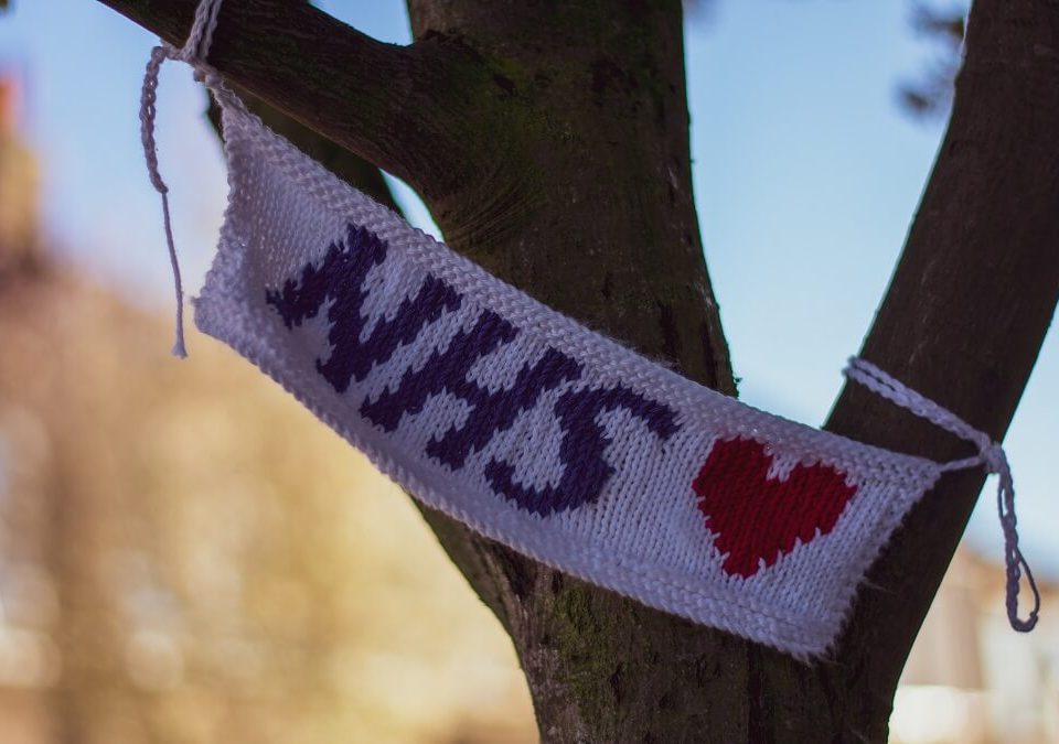 applauds courage of NHS workers